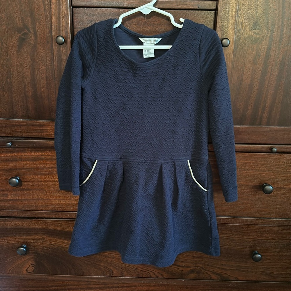 Navy H & M long sleeve navy dress with pockets size 4-6 Y